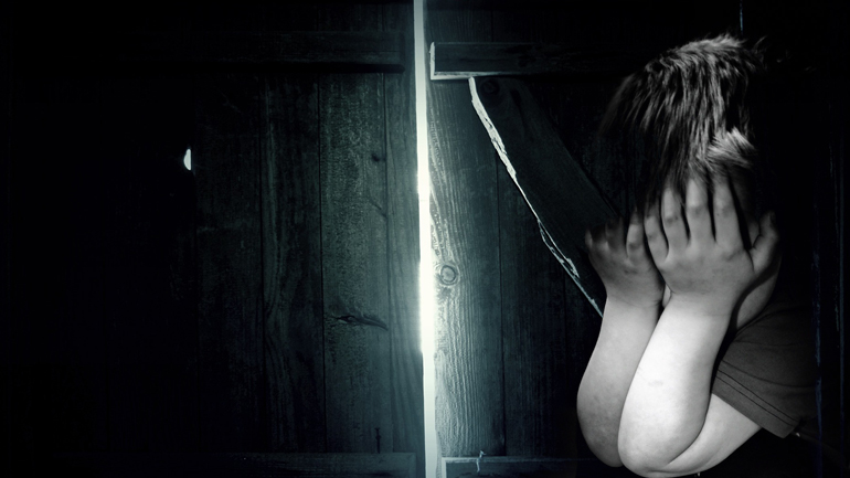 Χειροπέδες σε διευθυντή Δημοτικού για ασέλγεια σε ανήλικη