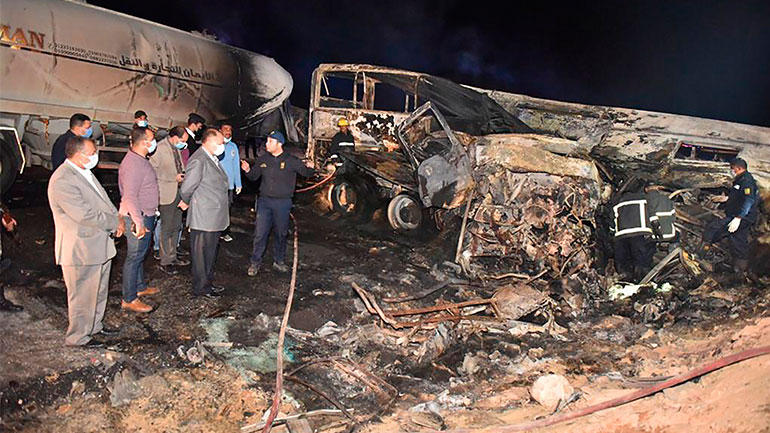 Αίγυπτος: Τραγικό τροχαίο με 20 νεκρούς – Λεωφορείο συγκρούστηκε με φορτηγό