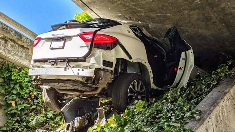 Διαλύθηκε τελείως το αμάξωμα. 