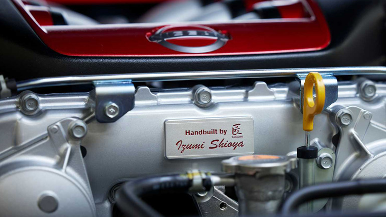 Πάνω στον κινητήρα υπάρχει η υπογραφή και το όνομα του «takumi».