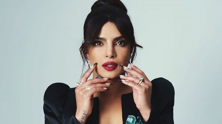 Το manicure της Priyanka Chopra στα BAFTA Awards 2021 που μαγνήτισε τα βλέμματα
