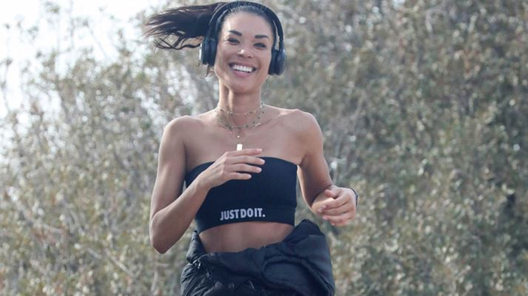 Βάσω Βιλέγκας: Για τρέξιμο στο Καβούρι με sexy εμφάνιση!