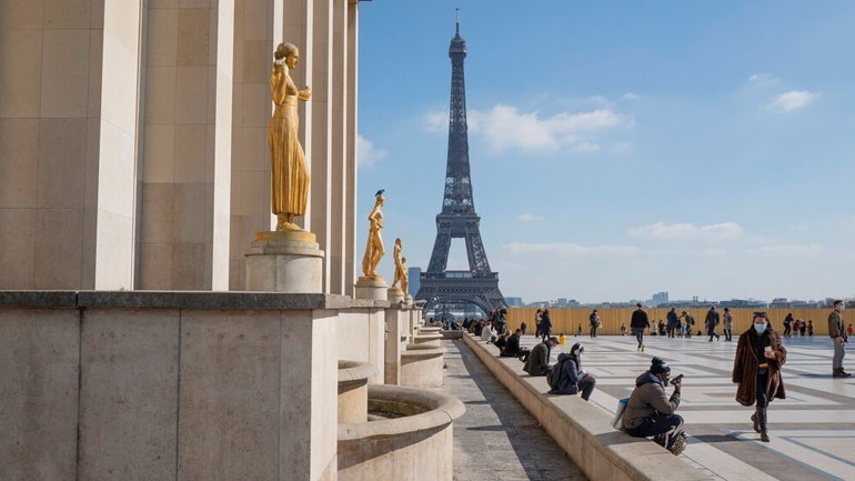 Η Γαλλία ετοιμάζεται να περάσει το όριο των 100.000 νεκρών από κορωνοϊό