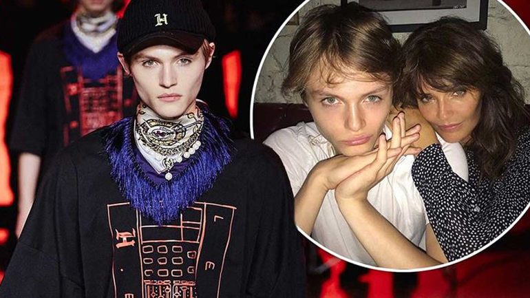 Η Helena Christensen μαζί με τον 21χρονο γιο της στη νέα καμπάνια της Victoria’s Secret