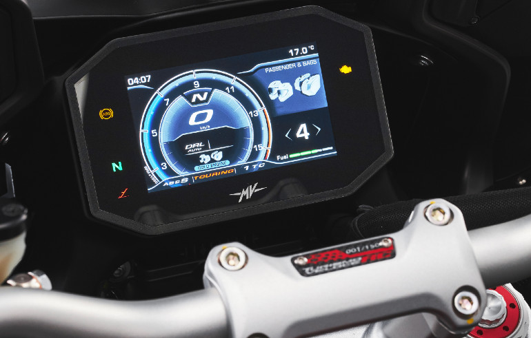 Η οθόνη TFT μπορεί να συνδεθεί με smartphone και να παρέχει σύστημα πλοήγησης.