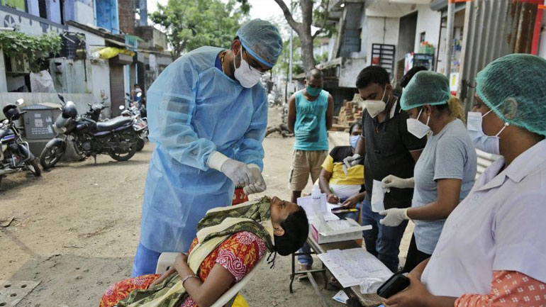 Ινδία: Για πρώτη φορά τα κρούσματα ξεπέρασαν τις 200.000 σε ένα 24ωρο