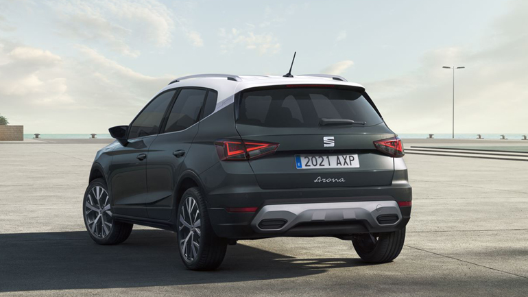 To όνομα του μοντέλου αναγράφεται πλέον στο μέσο της πίσω πόρτας.