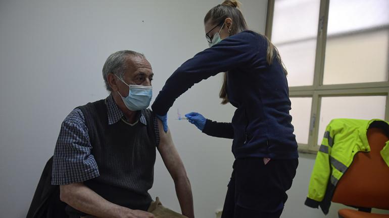 Covid-19: Η Μαδρίτη ενδέχεται να κλείσει τα κέντρα μαζικών εμβολιασμών