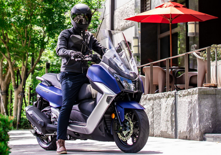 Η SYM παραμένει στην πρώτη θέση των ταξινομήσεων του πρώτου τριμήνου 2021