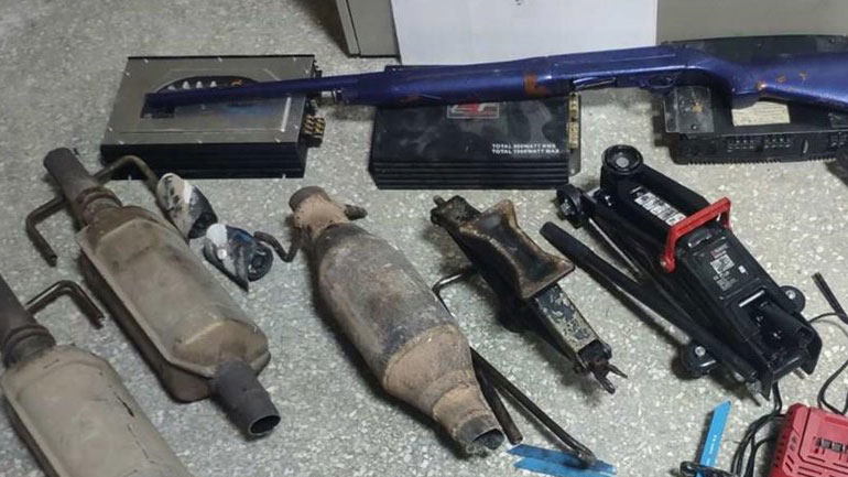 Eξαρθρώθηκε συμμορία που έκλεβε καταλύτες από πολυτελή αυτοκίνητα στα νότια προάστια Eξαρθρώθηκε συμμορία που έκλεβε καταλύτες από πολυτελή αυτοκίνητα στα νότια προάστια