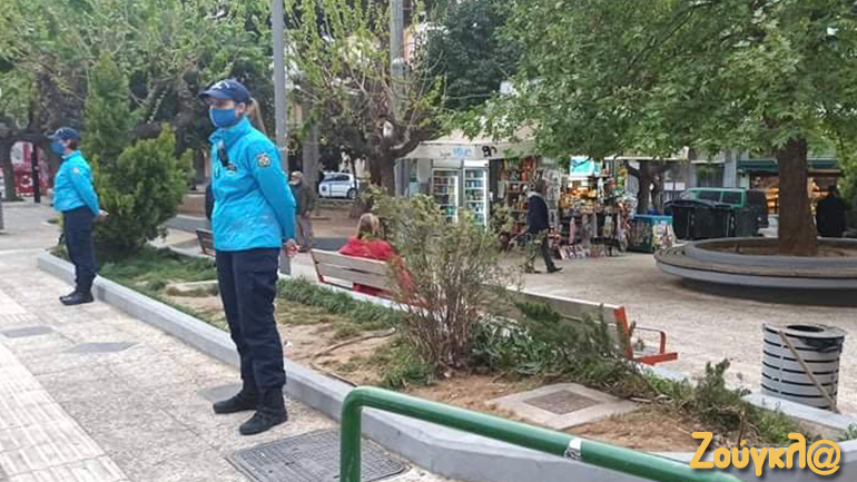 Φρουρούμενη από αστυνομικούς η πλατεία Βαρνάβα για την αποτροπή φαινομένων συνωστισμού