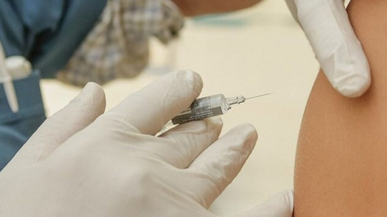 Η βρετανική επιτροπή εμβολιασμών συστήνει στις έγκυες γυναίκες να κάνουν το εμβόλιο της Pfizer ή της Moderna