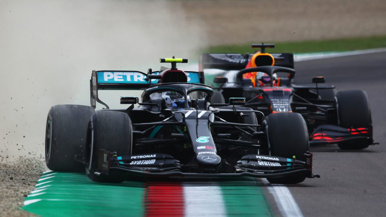 Αναμένουμε μεγάλη μάχη μεταξύ Mercedes και Red Bull.