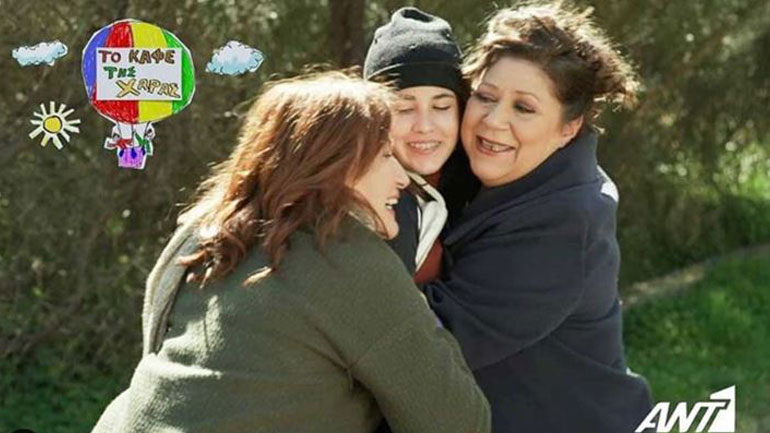 Mαρία Κορινθίου: Συγκινημένη για την πρώτη εμφάνιση της κόρης της στο «Καφέ της Χαράς»