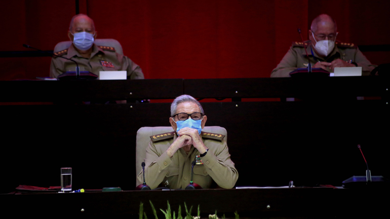 Κούβα: Ο Ραούλ Κάστρο παραδίδει την ηγεσία του Κόμματος στη «νέα γενιά»