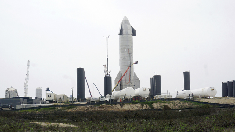 Η NASA ανέθεσε στη SpaceX την ανάπτυξη του συστήματος προσσελήνωσης