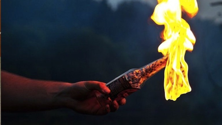 Πάτρα: Άγνωστοι πέταξαν μολότοφ σε πάρκινγκ Αστυνομικού Τμήματος