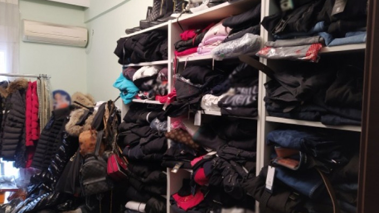 Θεσσαλονίκη: Εντοπίστηκαν πάνω από 2.000 απομιμητικά προϊόντα – Τέσσερις συλλήψεις Θεσσαλονίκη: Εντοπίστηκαν πάνω από 2.000 απομιμητικά προϊόντα – Τέσσερις συλλήψεις