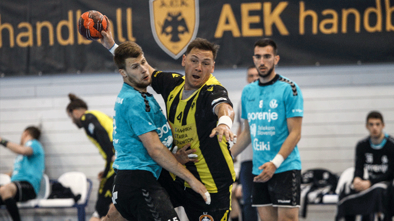 Xάντμπολ: Απέκτησε προβάδισμα για τον τελικό η ΑΕΚ, 31-29 την Γκορένιε