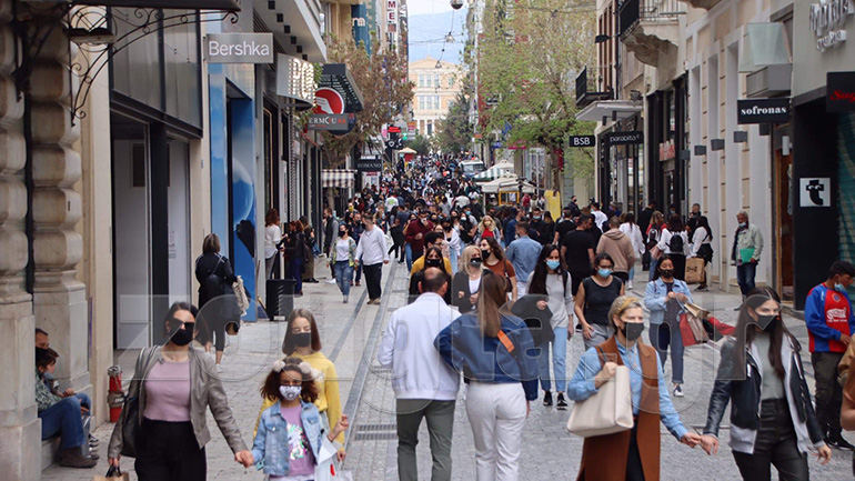 Για ψώνια και βόλτα στην Ερμού οι Αθηναίοι