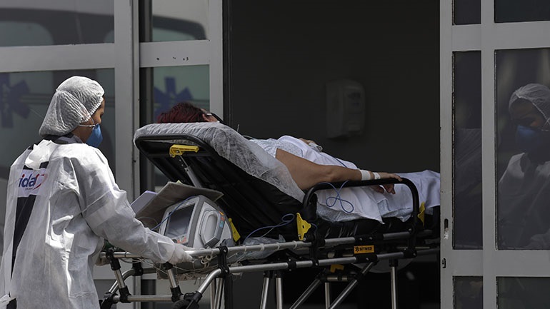 Η Ρωσία ανακοίνωσε 8.632 νέα κρούσματα κορωνοϊού και 389 θανάτους