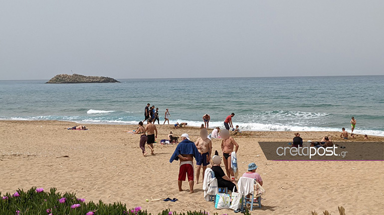 Ξεχύθηκαν στις παραλίες οι Ηρακλειώτες Ξεχύθηκαν στις παραλίες οι Ηρακλειώτες