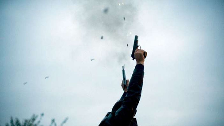 Κρήτη: Έβγαλε το όπλο και πυροβολούσε έξω από το δημαρχείο Κρήτη: Έβγαλε το όπλο και πυροβολούσε έξω από το δημαρχείο