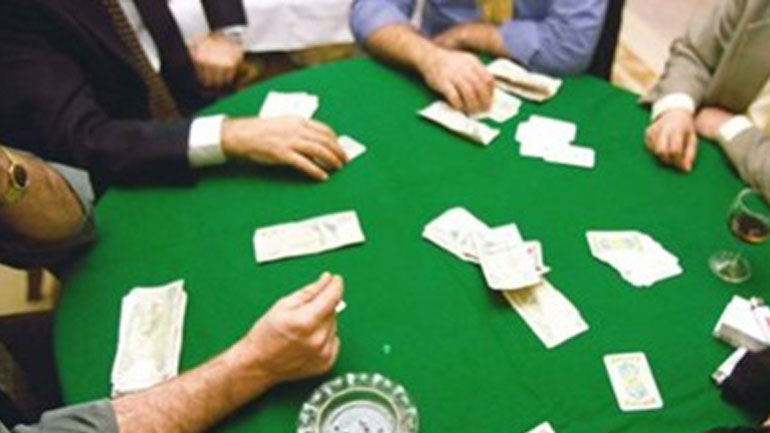 Επιχείρηση της ΔΙΜΕΑ στην πλατεία Βάθης σε παράνομη χαρτοπαιχτική λέσχη