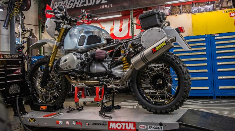 Κάπως έτσι εξελίχθηκαν τα πράγματα στο εργαστήριο του Roland Sands.