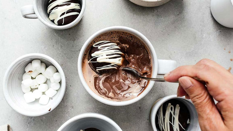 Hot Chocolate Bombs – Η νόστιμη συνταγή από το TikTok