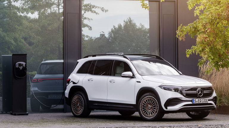 Σε δικίνητες ή τετρακίνητες εκδόσεις. 