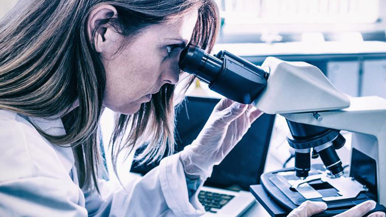 Νέα επιστημονική έρευνα για το ενδεχόμενο επαναμόλυνσης από την COVID-19