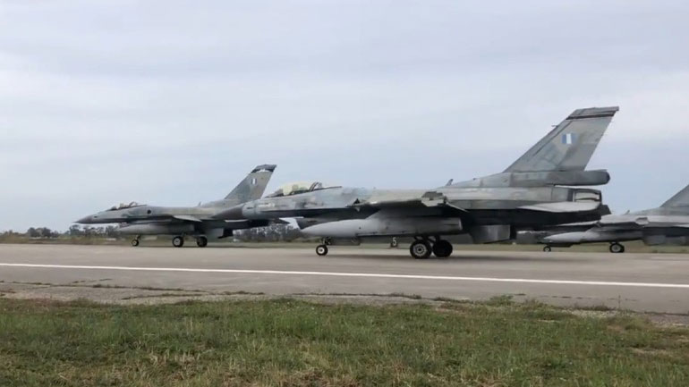 Εντυπωσιακό «elephant walk» από μαχητικά στην άσκηση “Ηνίοχος”