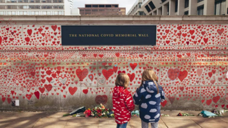Mνημείο στο Λονδίνο για όσους έχασαν τη ζωή τους από την πανδημία