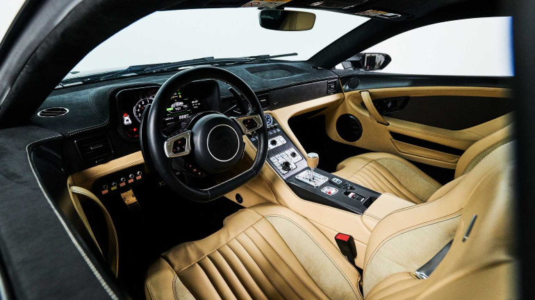 Το δέρμα δεν λείπει από το εσωτερικό του Progetto Uno.