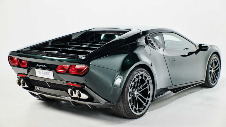 Πάτω από το καπό υπάρχει ένας V10 κινητήρας της Lamborghini!