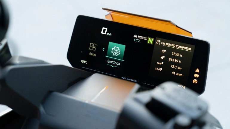 Αισθητήρες κίνησης, φωνητικές εντολές... το μέλλον κρύβει πολλές ευχάριστες εκπλήξεις στη μοτοσικλέτα.