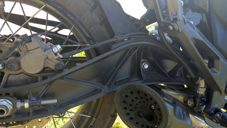 Ψαλίδι με τα νεύρα προς τα έξω και εξάτμιση μικρή με απίθανο ήχο.