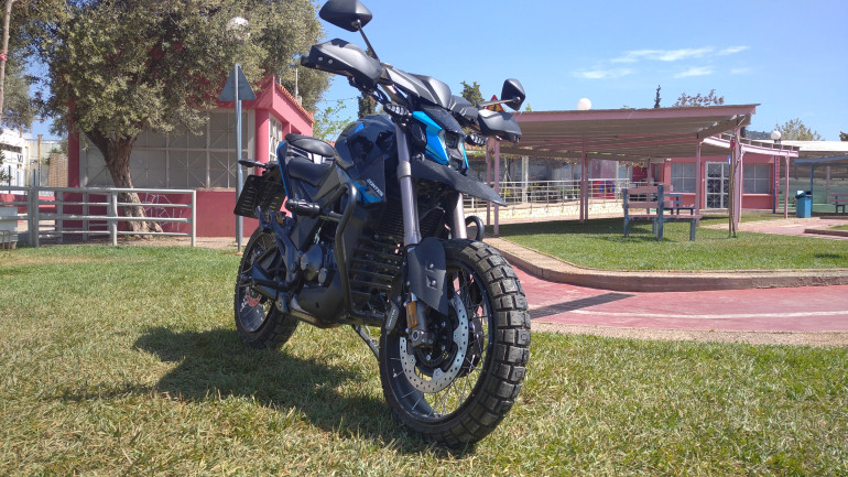 Δυναμική εμφάνιση με πολλές λεπτομέρειες να παρατηρήσεις.