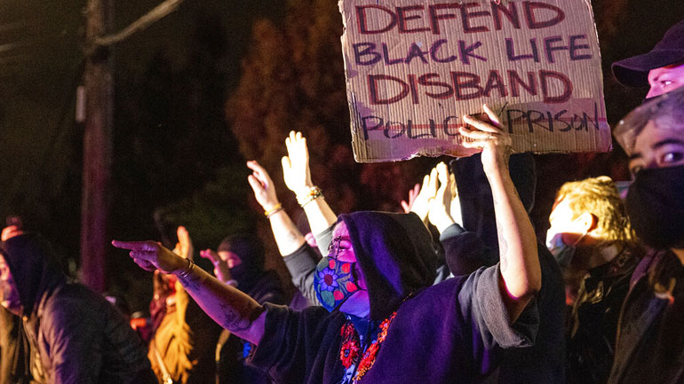 ΗΠΑ: Προετοιμάζονται για διαδηλώσεις και ταραχές ενόψει της απόφασης των ενόρκων για τη δολοφονία Φλόιντ ΗΠΑ: Προετοιμάζονται για διαδηλώσεις και ταραχές ενόψει της απόφασης των ενόρκων για τη δολοφονία Φλόιντ