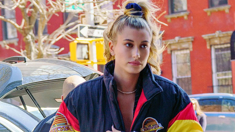 Ο πιο ευφάνταστος τρόπος για να φορέσετε τα scrunchies σας με στυλ