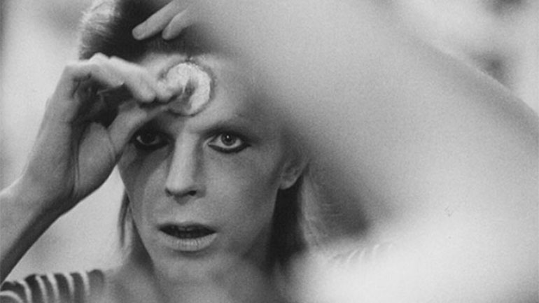 The Width of a Circle, νέα συλλογή ηχογραφήσεων του 1970 από τον David Bowie
