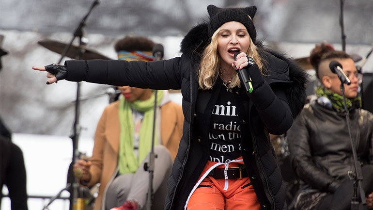 Μαντόνα: «Ο έλεγχος των όπλων πρέπει να είναι ο “νέος εμβολιασμός”»