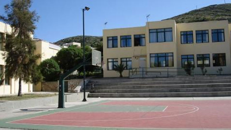 Καθηγήτρια του ΕΠΑΛ Σύρου χτύπησε μαθήτρια μέσα στην τάξη