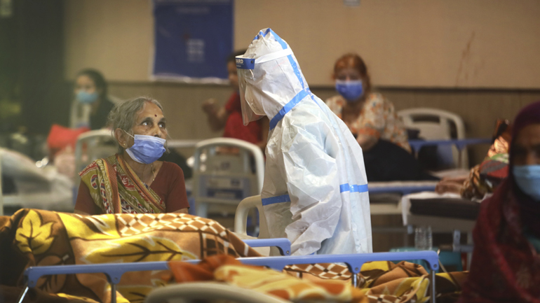 Ινδία: Ξεμένουν από φιάλες οξυγόνου τα νοσοκομεία στο Νέο Δελχί