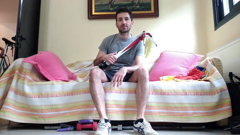 Έπρεπε να τη βάλω. Μου θυμίζει την ταινία Broken Flowers με τον Μιχάλη στη θέση του Bill Murray