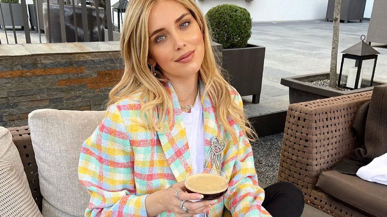 To abstract nail manicure της Chiara Ferragni μάς προετοιμάζει για το καλοκαίρι