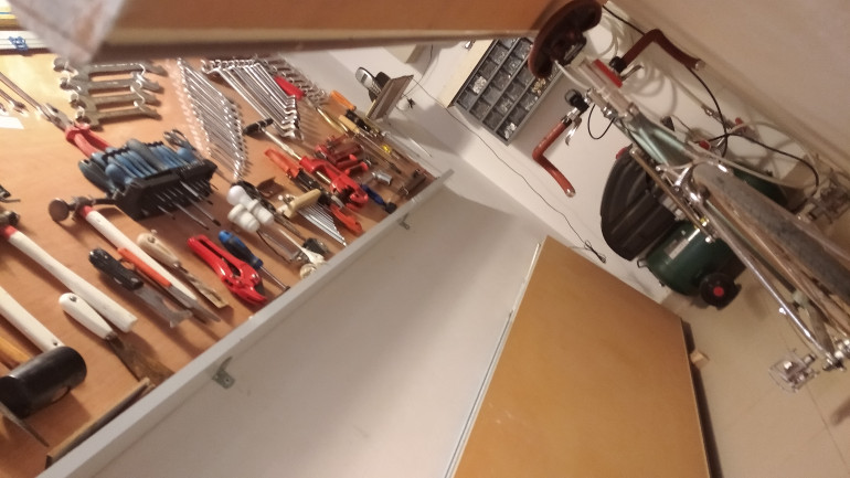 Το μικρό του εργαστήριο για επισκευές και νέα project...