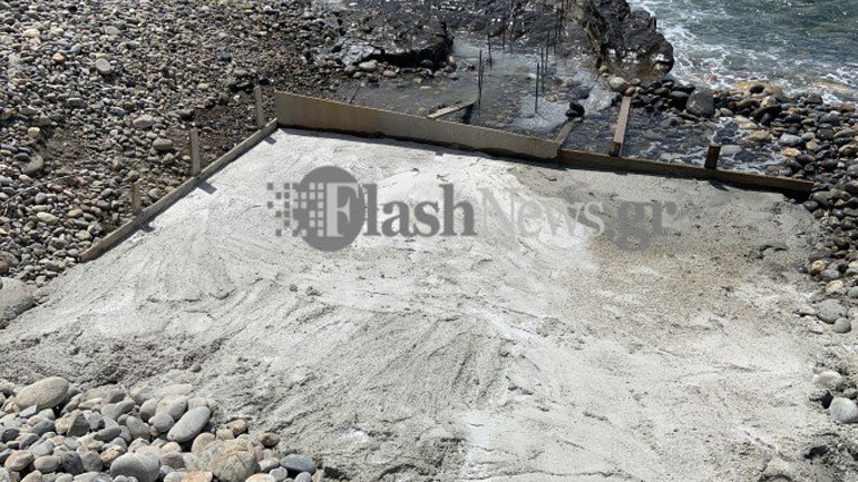 Έριξε τσιμεντένια προβλήτα σε παραλία στα Χανιά