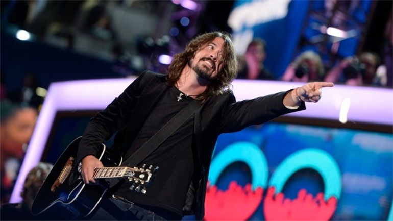 Τον Μάιο θα κάνει πρεμιέρα η τηλεοπτική σειρά του Ντέιβ Γκρολ και της μητέρας του